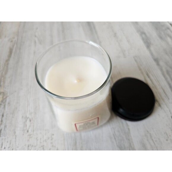 Pier 1 White pomegranate candle 15 oz scented fall Xmas decor - Picture 5 of 5